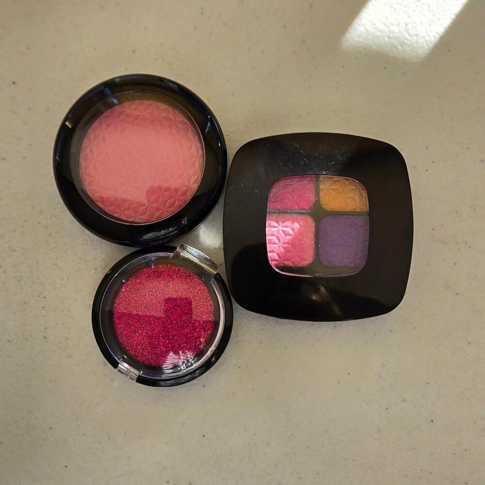Vintage 80s 90s eyeshadow and blush